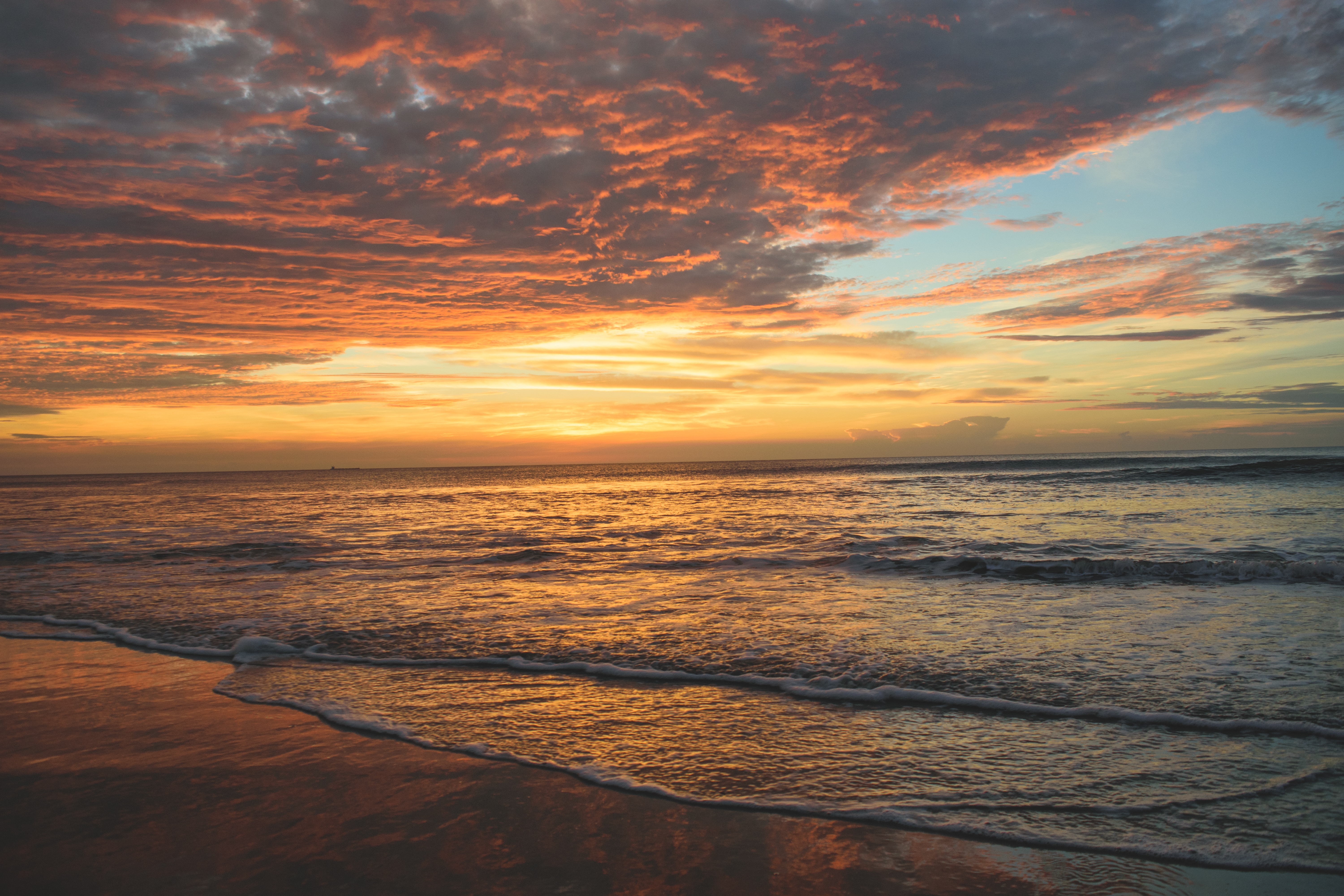 A picture of the ocean from the beach